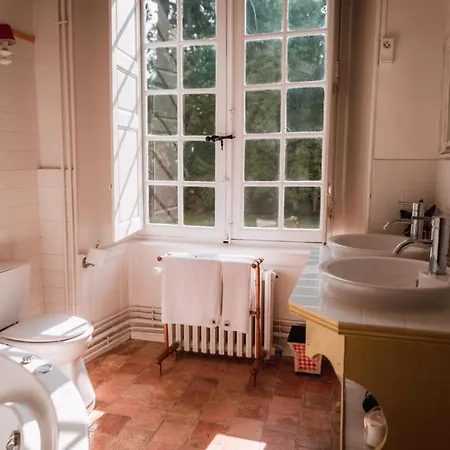 Chateau Du Plessis - Anjou Bed & Breakfast