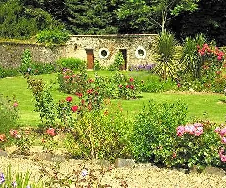 Chateau Du Plessis - Anjou Bed & Breakfast 3*